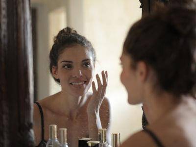 涂了还晒黑？盘点大家易踩的4个“防晒误区”，第一条超多人都犯