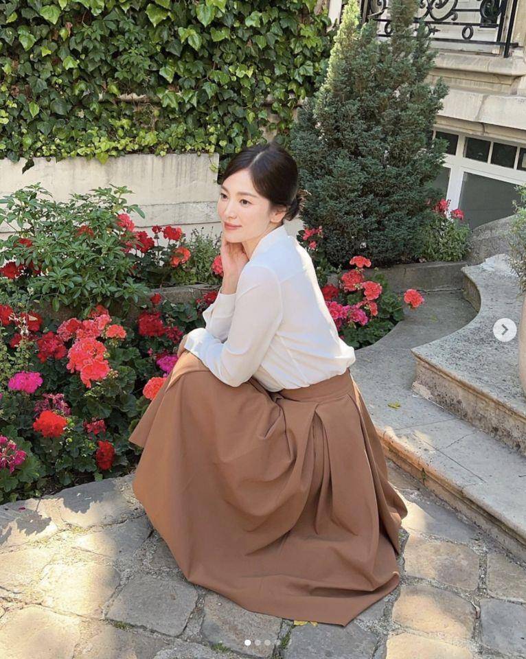 学宋慧乔“低饱和穿搭”营造女神气质！灰白色、奶茶色都是首选 最新资讯 图1张