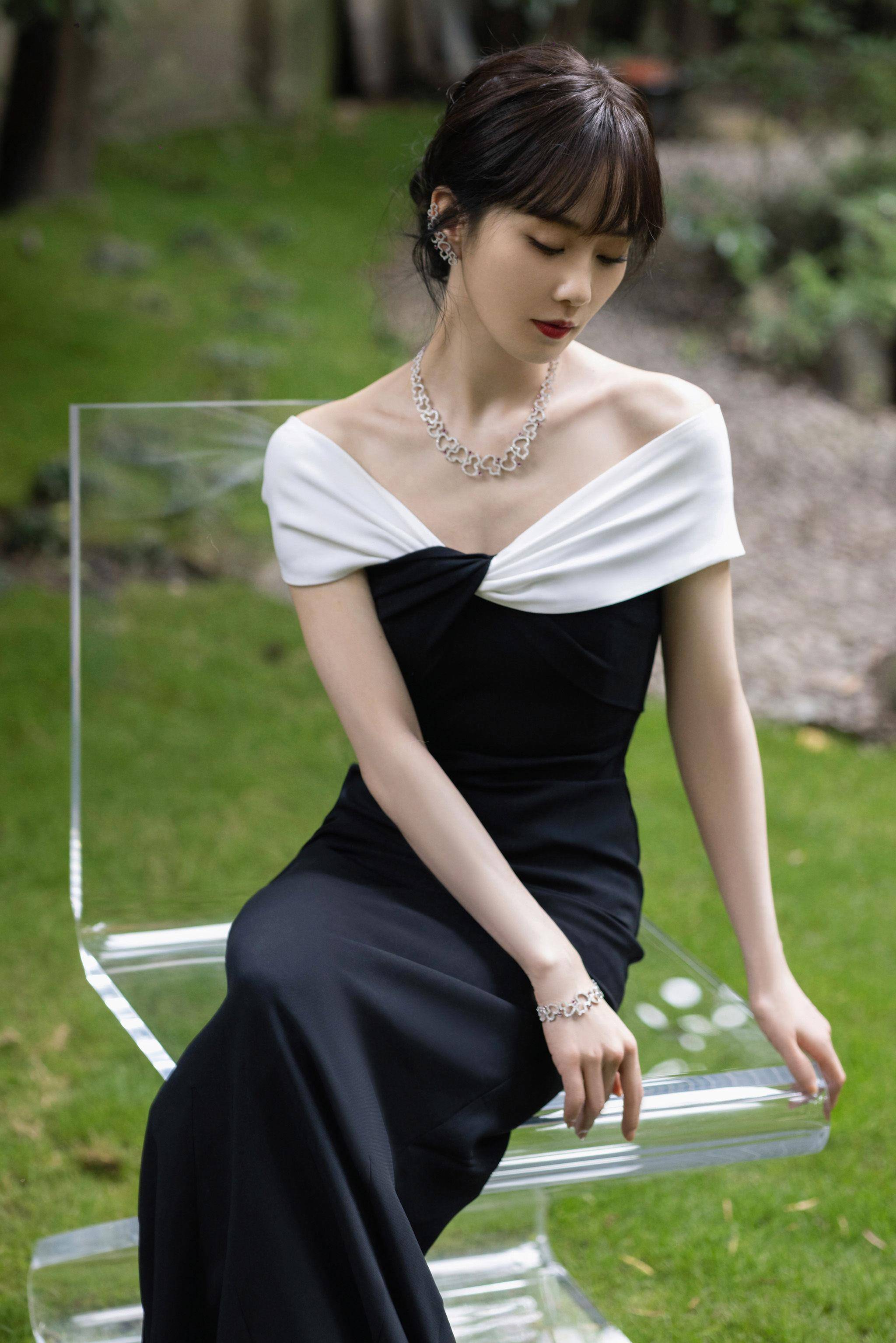 “中国台湾媳妇”珠宝展出风头　刘诗诗妹妹头减龄、高圆圆美背全都露 名人名流 图1张