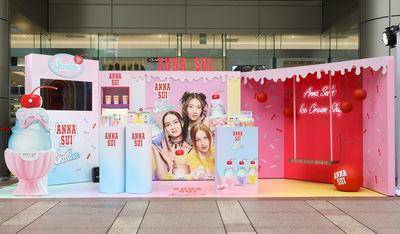 可爱到心脏爆击！ANNA SUI把冰淇淋圣代变身梦幻香水　巡回快闪店即日开跑