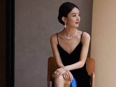 赵丽颖深V装美背全都露　De Beers钻石光闪爆全场