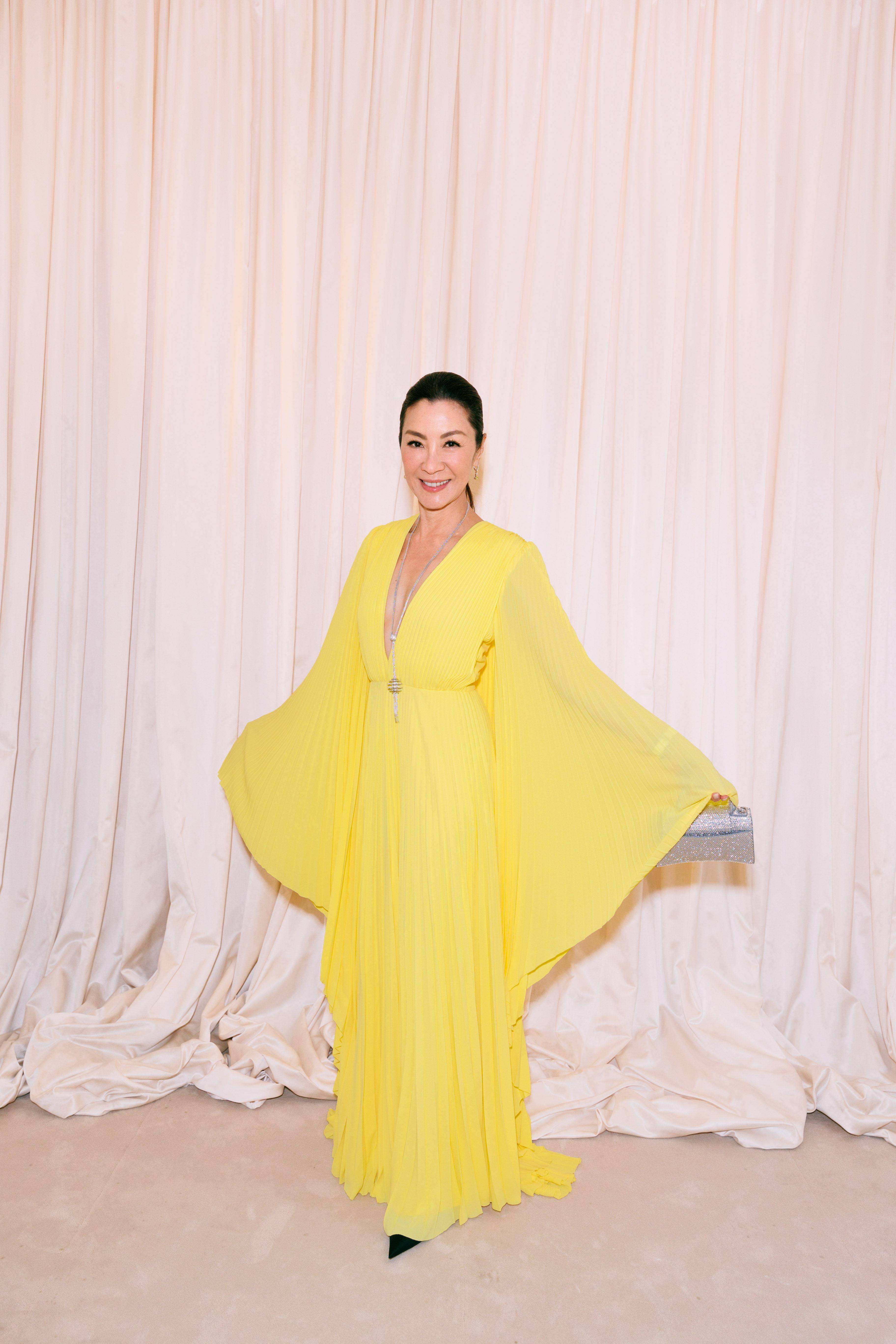 巴黎高订周／BALENCIAGA压轴盔甲裙震撼秀场　杨紫琼、70岁传奇影后助阵 时尚穿搭 图1张