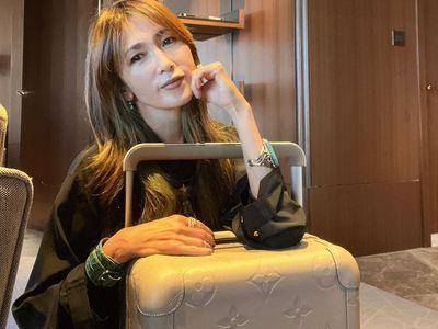 工藤静香17万LV行李箱泄巨星身分　蛇珠宝加持秀女神气势