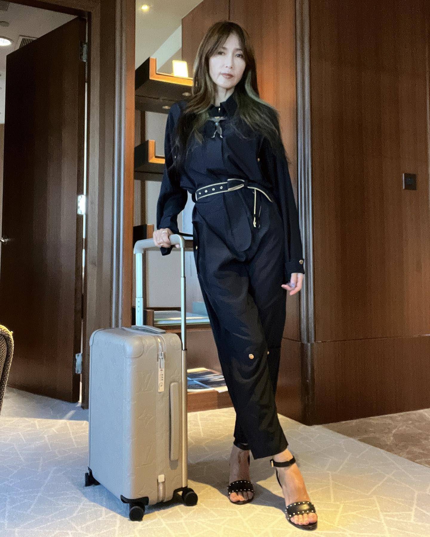 工藤静香17万LV行李箱泄巨星身分　蛇珠宝加持秀女神气势 名人名流 图1张