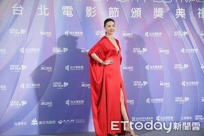 曾珮瑜中门大开辣翻典礼　谢欣颖花花装突围