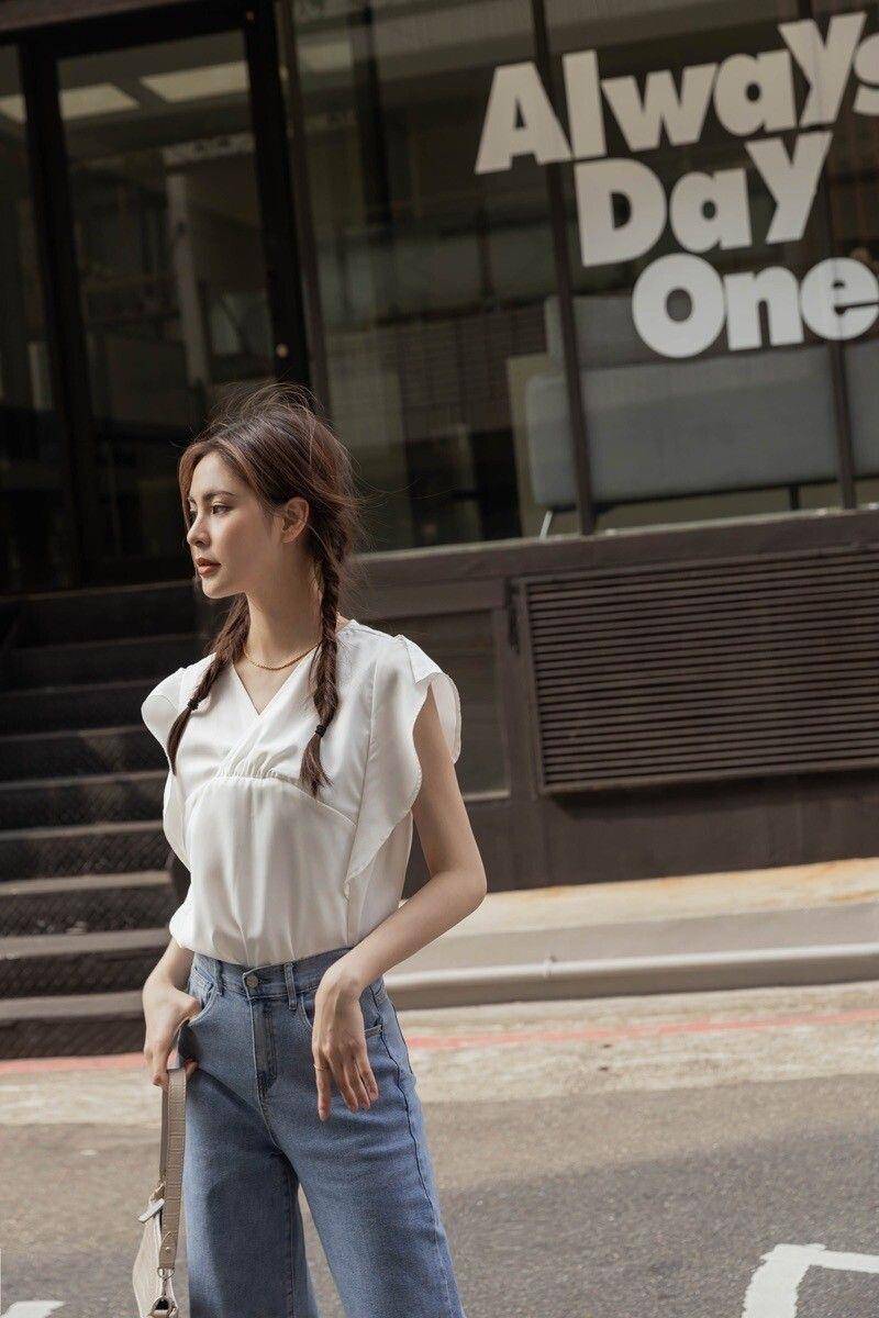 夏日“不同身型”背心穿搭技巧　削肩款超气质、肉肉脸选V领最修饰 最新资讯 图2张