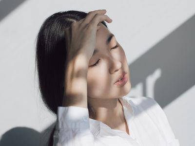 扁塌有解！营养师教你补充“6种营养素”，头发不黏不塌好清爽