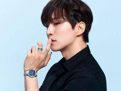 《王之国》李俊昊百万伯爵表不离手　帅气皮衣泄富二代型男品味