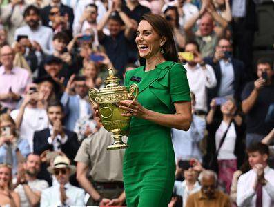 凯特王妃久坐观赛糗了　温布顿颁奖绿裙皱巴巴