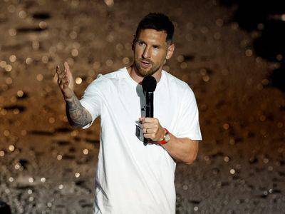 梅西戴622万“表王”女表风光加盟　彩虹圈闪爆