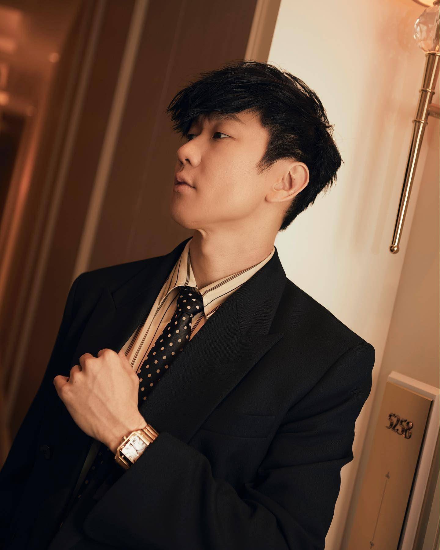 林俊杰劳力士“保罗纽曼面”伴飞　卡地亚百年经典表绝配舞台装 名人名流 图1张