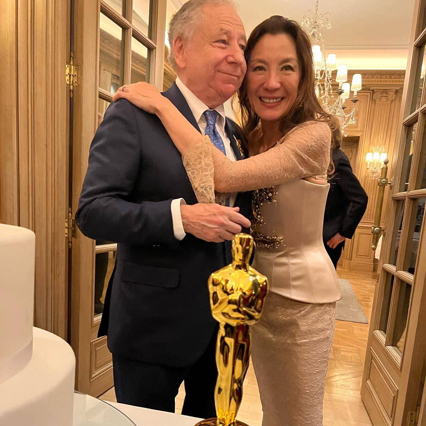 杨紫琼二婚舍白纱　衬衫配蛋糕裙、马甲蕾丝礼服当最美新娘 名人名流 图1张