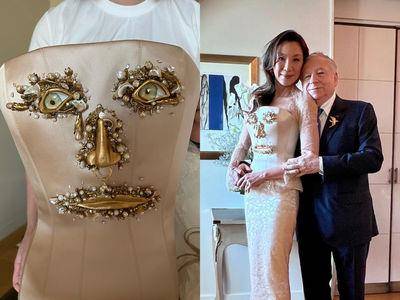 杨紫琼甜蜜公开“非典型婚纱”细节！　出动Schiaparelli打造逼真人脸马甲