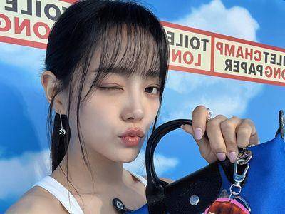 金世正眨眼嘟嘴秀包萌翻　10万珍珠星星耳环也抢镜