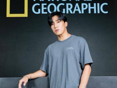 娄峻硕现身信义“李俊昊刚走”担心粉丝不来　暖送焦凡凡户外服饰　