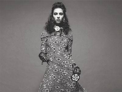 人间香奈儿换人！CHANEL秋冬系列吹90年代复古风、满满山茶花