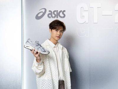 王子邱胜翊被ASICS“Y2K跑鞋”圈粉　曝私下爱揪朋友穿同色