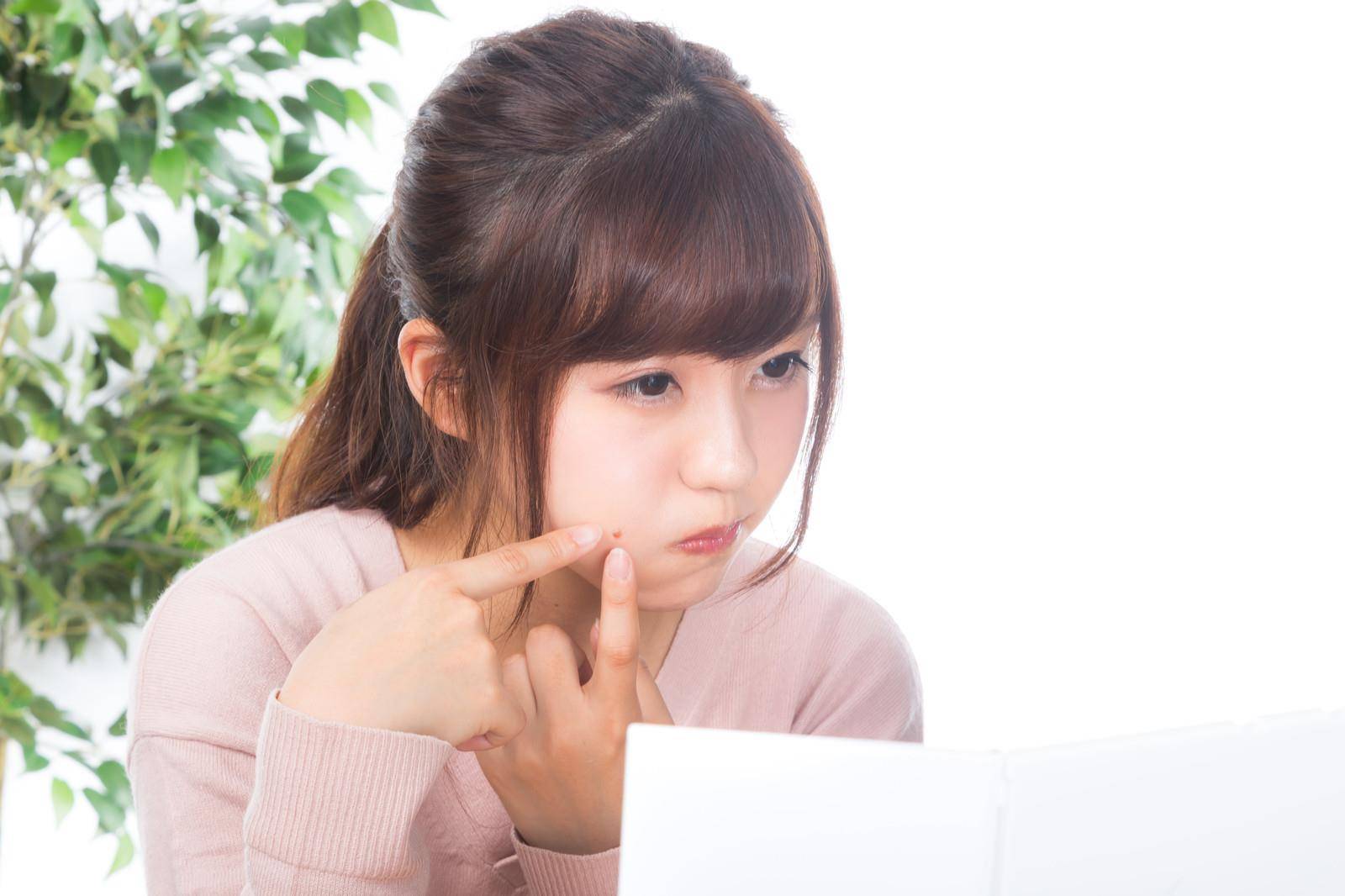 约会前急救恼人痘痘！4款抗痘救星 　小绿瓶、汉方草本消退有感 最新资讯 图1张