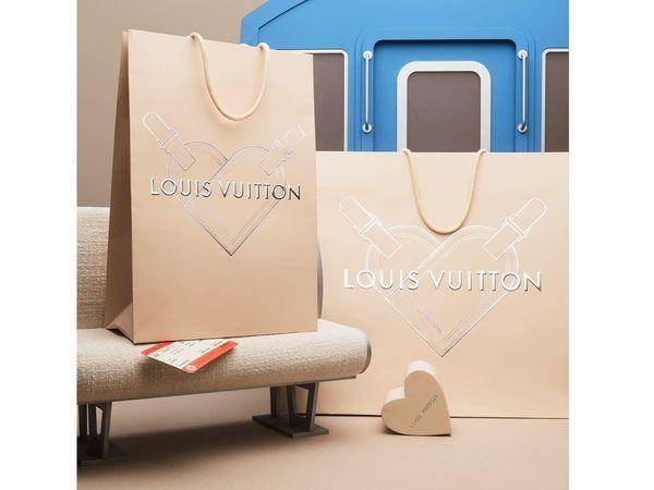 LV“免费贴图”送飞吻快下载！七夕精品集合　DIOR包包开花、LOEWE有折纸星星 时尚穿搭 图4张