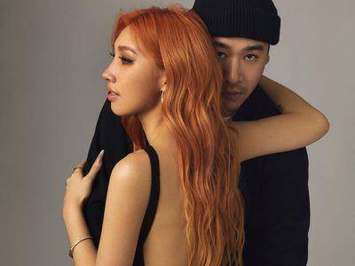 亮・珠宝／Karencici大露美背与男友相拥　同戴Tiffany锁住彼此