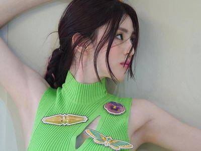 韩韶禧胸前挖洞微性感　别3个童趣胸针迷死人