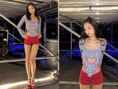 Jennie“爱心镂空装”超甜让人沦陷！　踩厚底鞋逆天长腿镜头塞不下