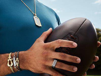 亮・珠宝／男士夯手环选择不少　叠戴更时髦