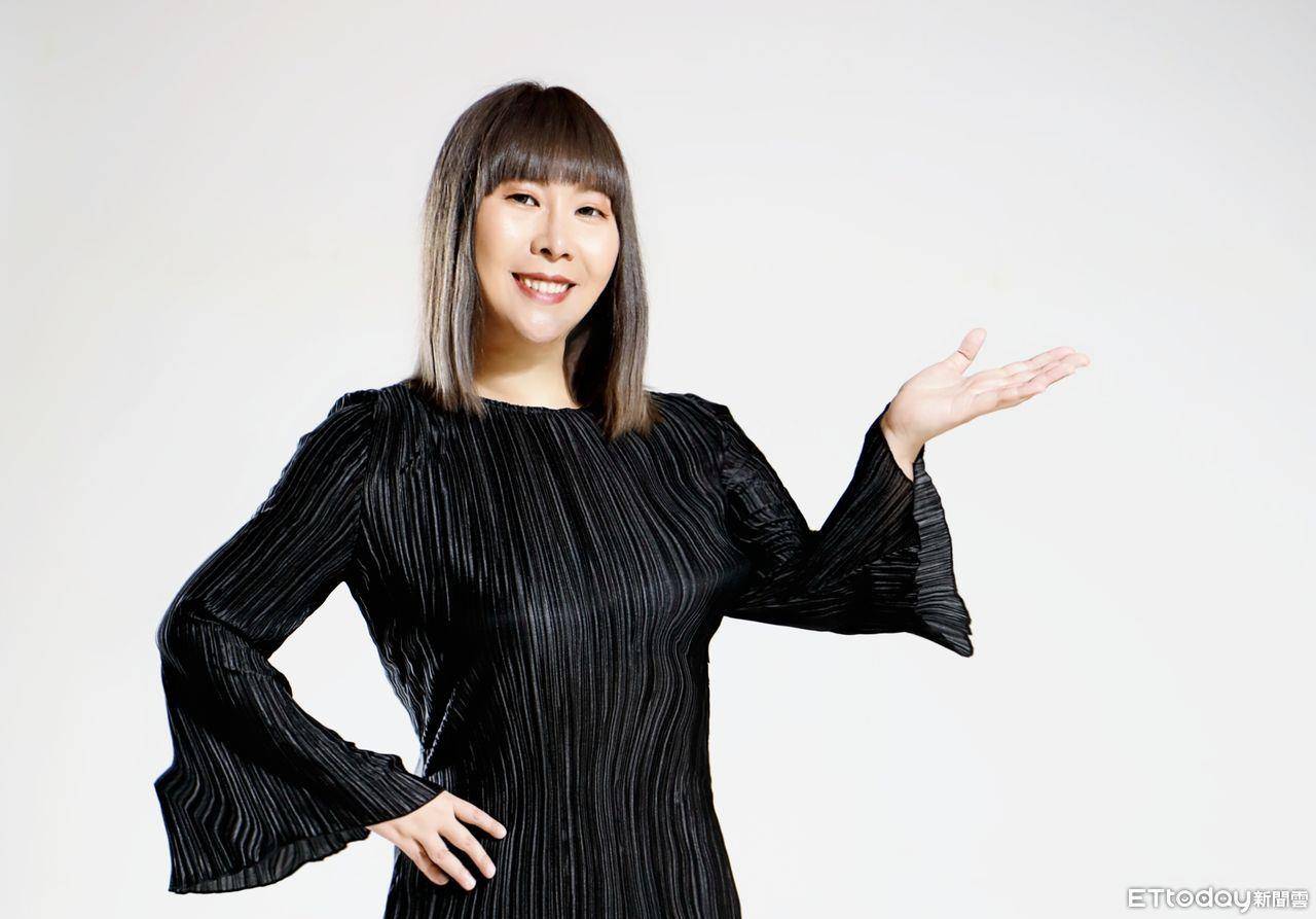网红推手KK老师“手把手”教学　亲“揭”直播主爆红一关键 时尚穿搭 图2张
