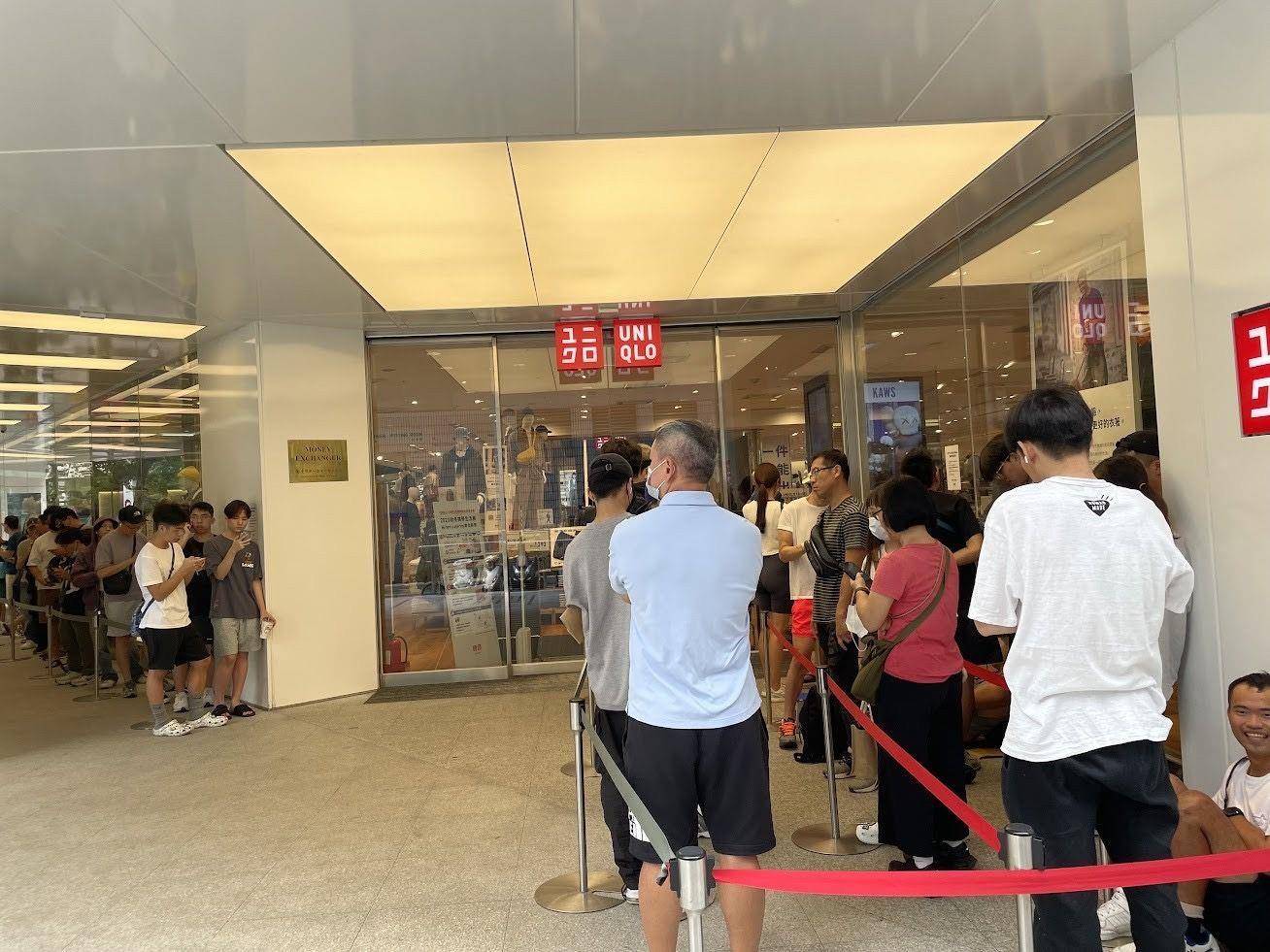 UNIQLO联名太狂必抢！爆款KAWS回归、梅根婚纱设计师系列390元就入手 时尚穿搭 图5张