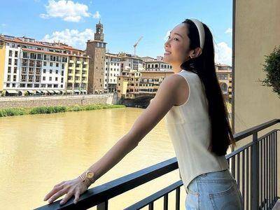 洁西卡露一手百万劳力士金表　叠搭卡地亚钉子手环贵气游义大利