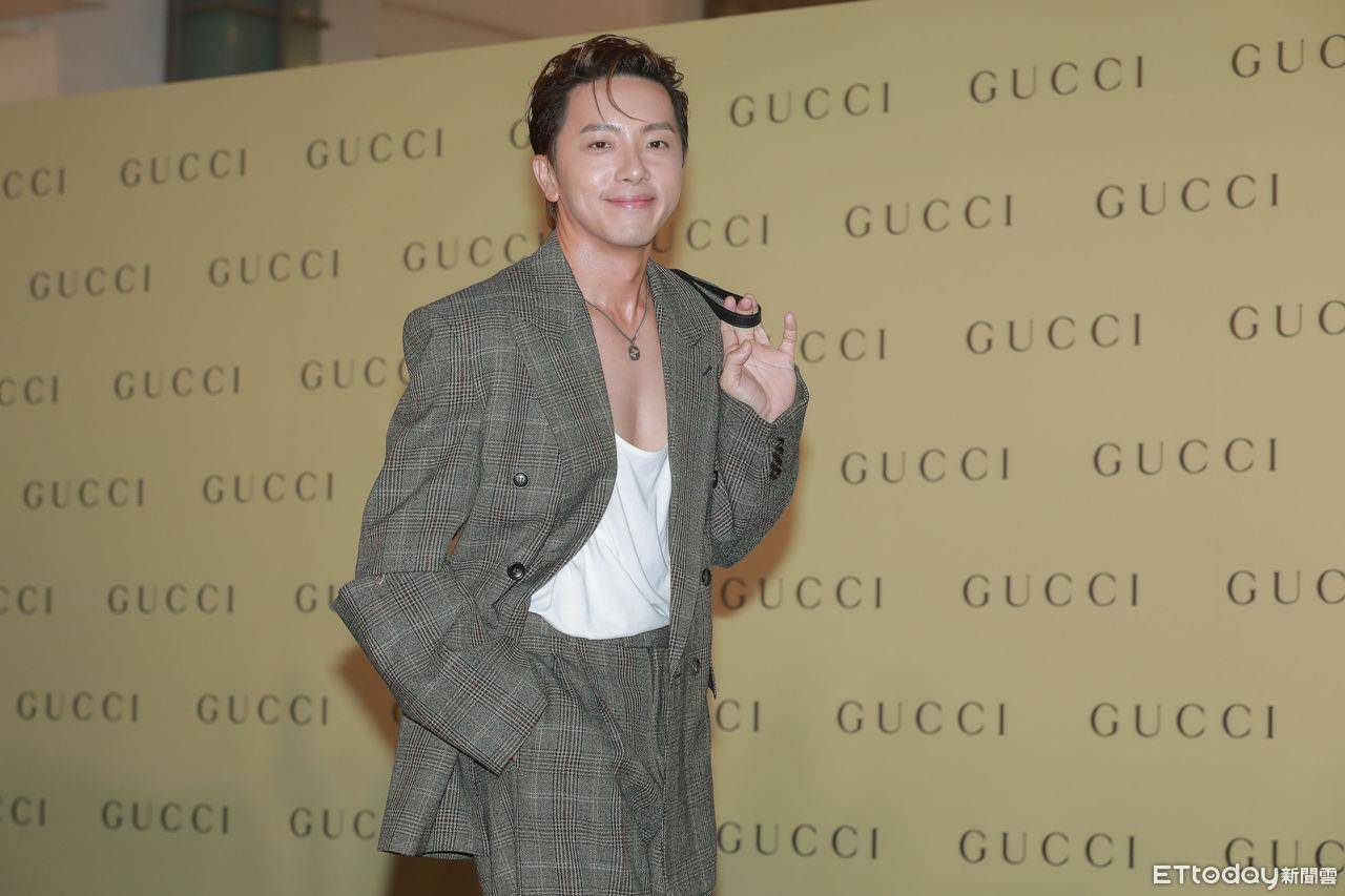 坤达、Ella穿“情侣装”站台GUCCI忆当年　杨谨华红纱透视装辣翻全场 时尚穿搭 图3张