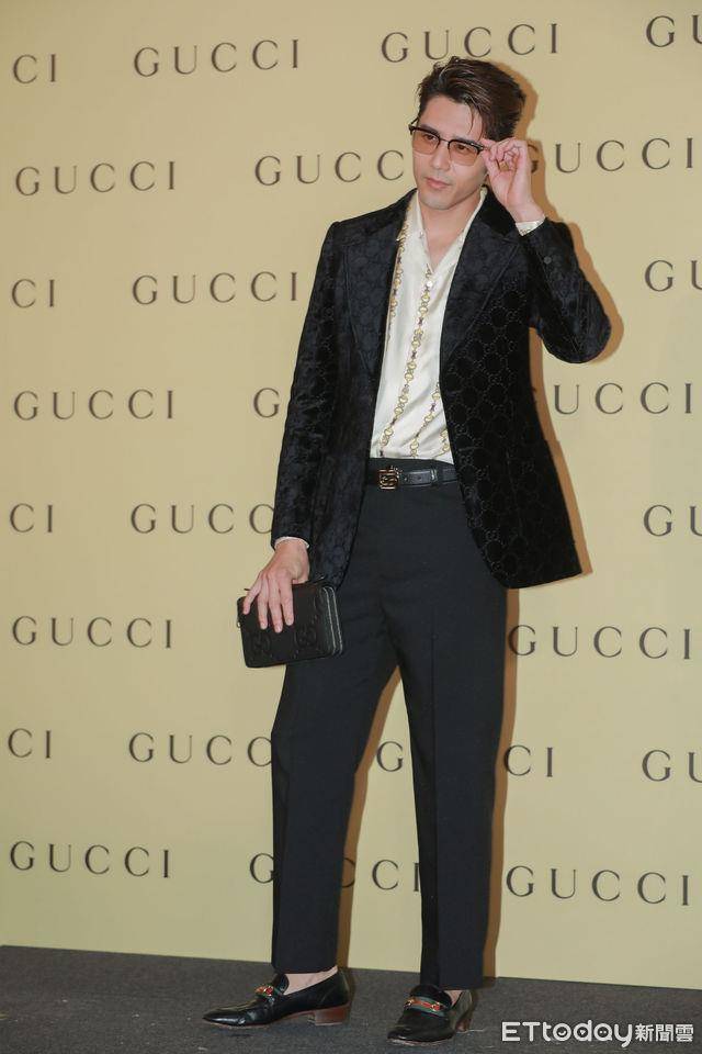 坤达、Ella穿“情侣装”站台GUCCI忆当年　杨谨华红纱透视装辣翻全场 时尚穿搭 图6张