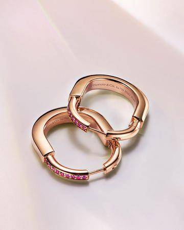 Tiffany粉红珠宝为ROSÉ而生　合约未定继续当带货王 名人名流 图4张