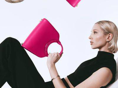 希腊公主红遍时尚圈　拍LV广告又秀宝格丽新包