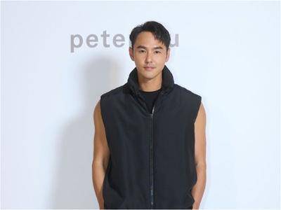 阮经天笑《查无此心》“阿生”没钱买衣服　穿爱牌peter wu帅回来