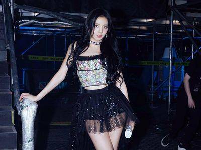 Jisoo被名牌宠上天　穿Dior订制服、201万卡地亚珠宝唱跳