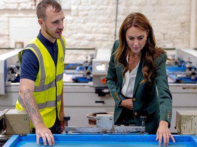 凯特王妃放不下同色控执念　大地色西装齐发