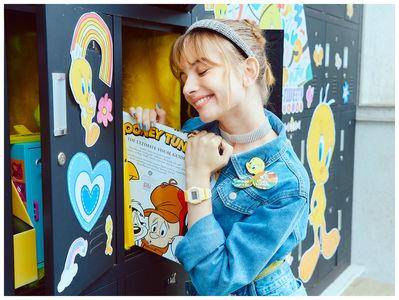 金丝雀崔弟BABY-G表上卖萌　背光灯亮起也抢戏