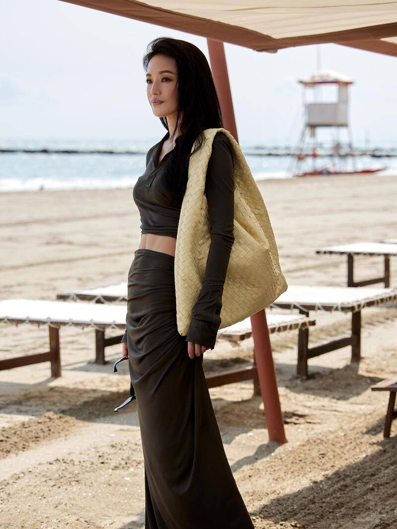 Jisoo机场背“DIOR相机包”可爱必收　秋冬大包舒淇同款编织烧翻网友 时尚穿搭 图17张