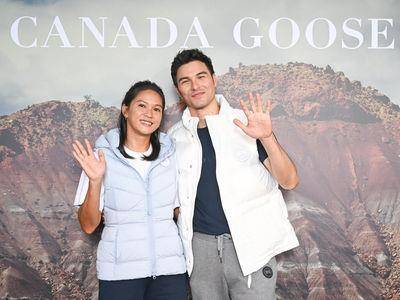 凤小岳夫妇首公开合体“没想过有这一天”　穿Canada Goose情侣装放闪