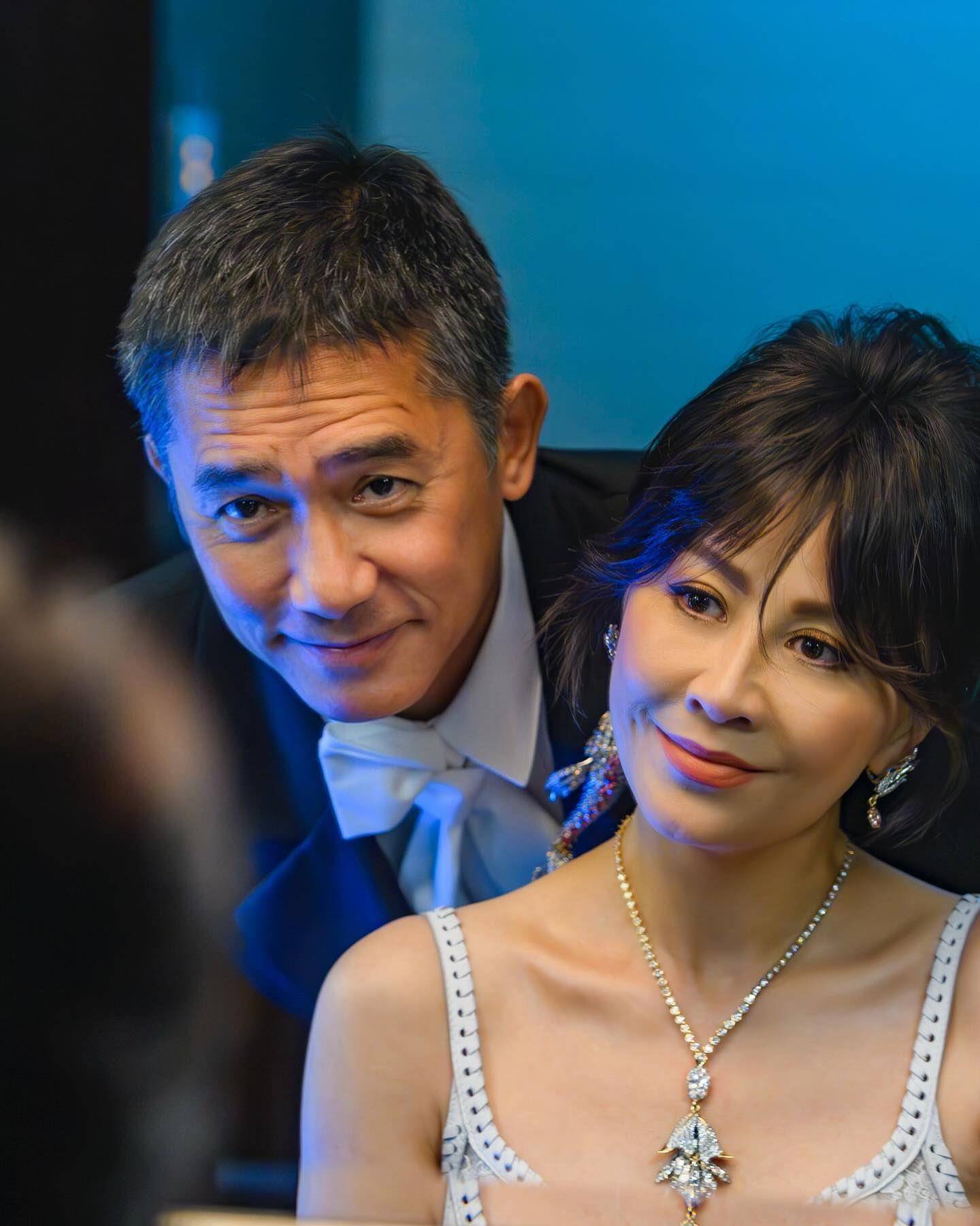 刘嘉玲透视马甲大露事业线　甜蜜勾梁朝伟挺Tiffany 奢侈品牌 图2张