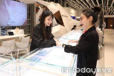 永续钻石成新宠！NOKE忠泰乐生活引进JOY COLORi未来钻石别有用意　期许带来永续幸福