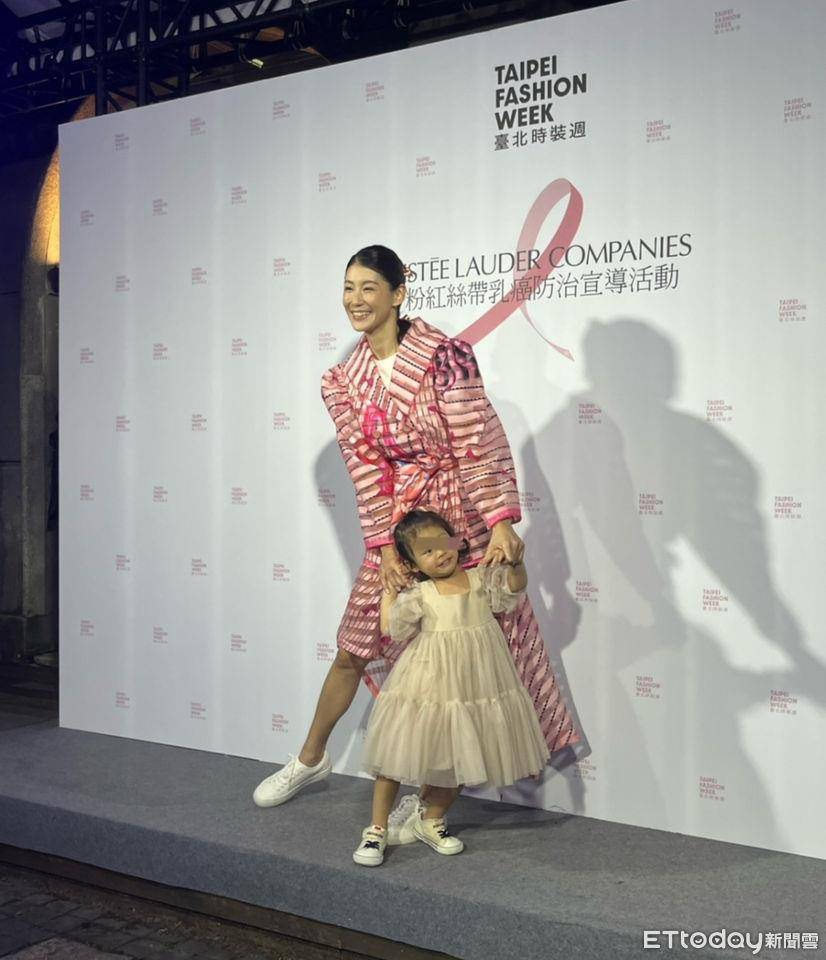 李晶晶带13岁女儿跑趴为“粉红丝带”　刘品言、谢欣颖合体相挺 名人名流 图5张