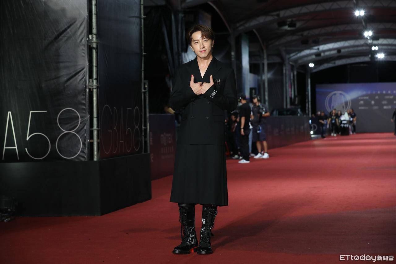 金钟时尚／网友票选Melody狠甩众女星夺最美、坤达穿裙子拿下最帅冠军 时尚穿搭 图6张