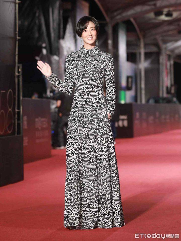 金钟红毯五美／许玮甯礼服深V狂开夺最美、安心亚闪钻礼服辣露美背 时尚穿搭 图5张