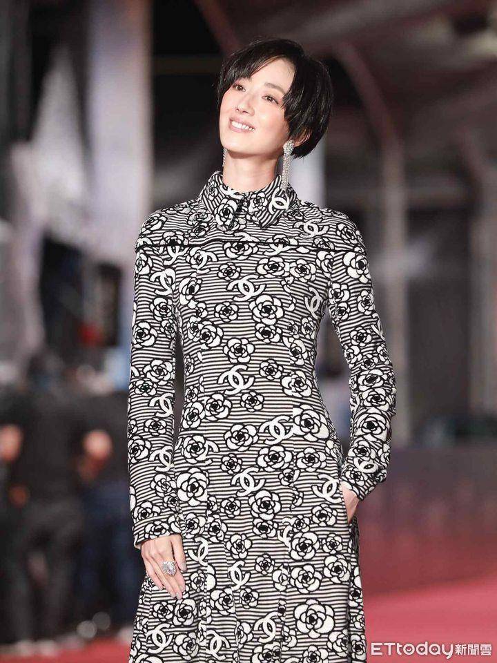金钟红毯五美／许玮甯礼服深V狂开夺最美、安心亚闪钻礼服辣露美背 时尚穿搭 图6张