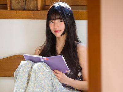 韩剧《我的女神室友斗娜》秀智“黑发+公主切”纯欲又减龄