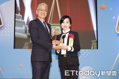 潮正奢美丽塑造四度获玉山奖地区级殊荣　品牌经典抗老精华素勇夺最佳产品奖