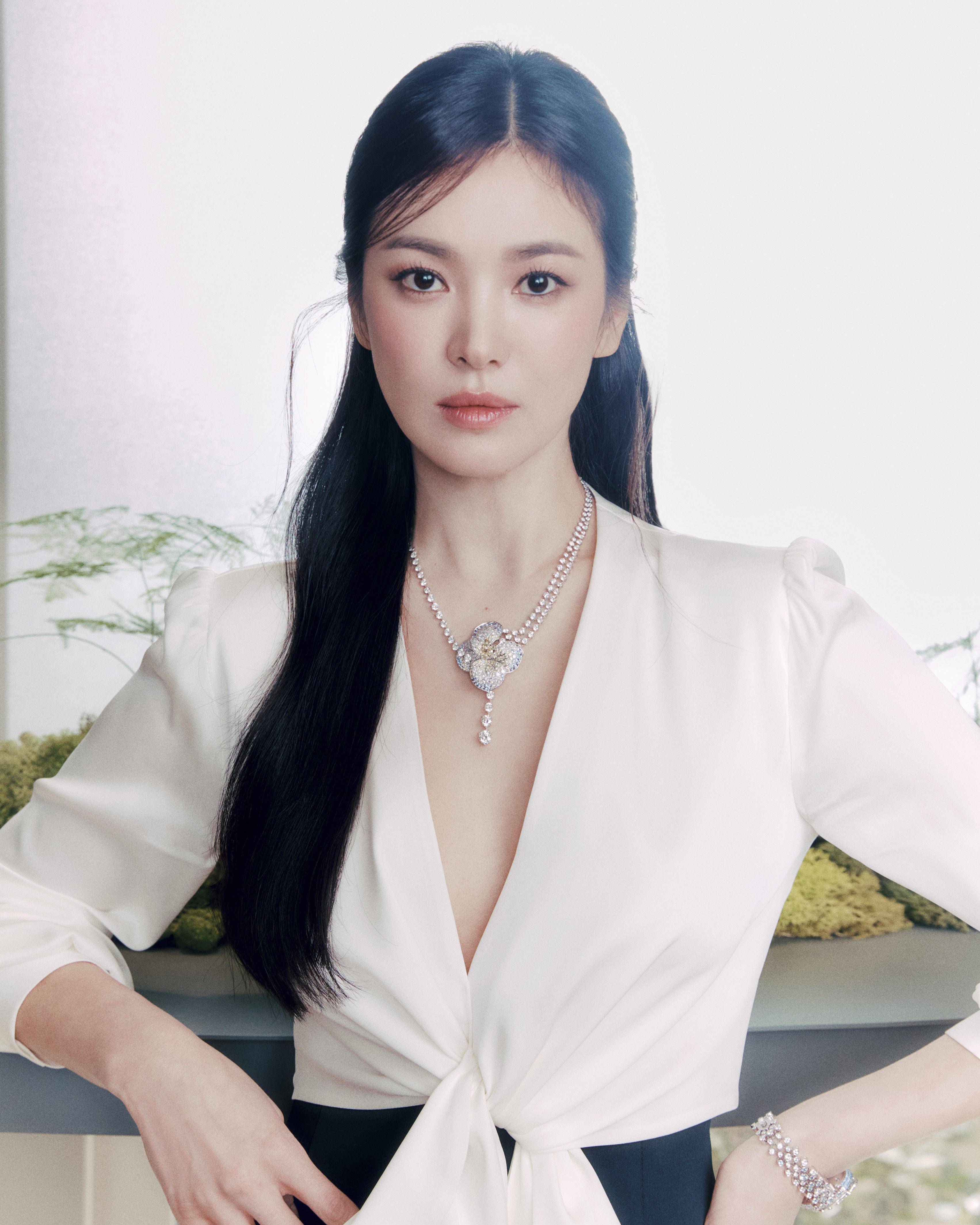 宋慧乔深V礼服不强调曲线　优雅女神装引大咖女星赞叹 奢侈品牌 图2张