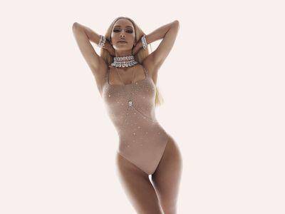 “丰臀金”金卡达夏S身型会发光　贴身装缀施华洛世奇水晶闪爆